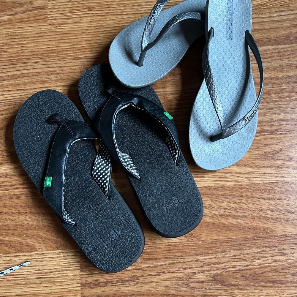 Flat sandals size 7